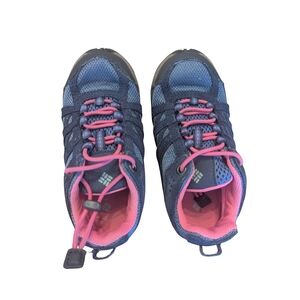 EUC Columbia Girls 11c Redmond waterproof hiking shoes pink blue outdoor lowrise